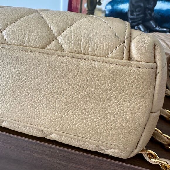 Chanel Caviar Vintage Tote Bag with Double chain straps - Picture 4 of 17